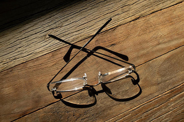 眼睛眼镜折叠木表格