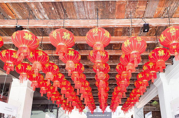 泰国普吉老城记忆酒店悬挂红色中国灯笼