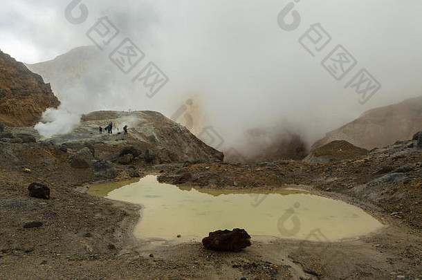 泥浴火山口穆特诺夫斯基火山