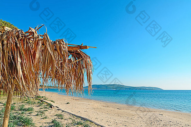 mugoni海滩阿尔盖罗清晰的阳光明媚的一天