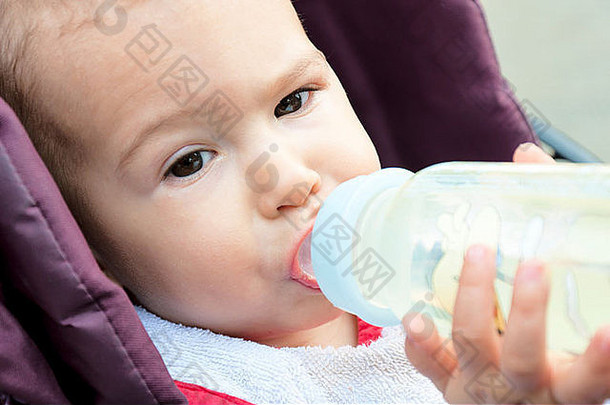 婴儿喝水瓶