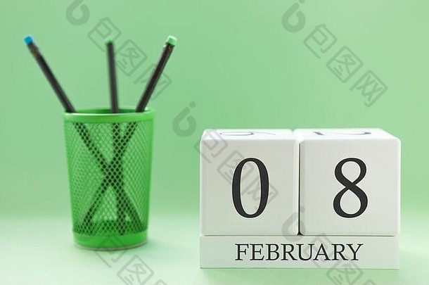 2月8日两个立方体的桌面日历