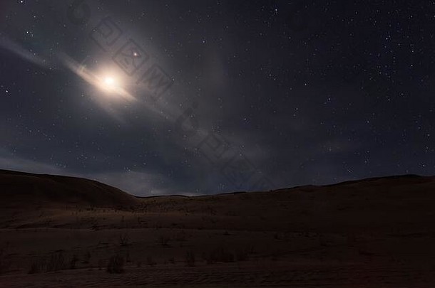 晚上月亮星星魯特沙漠