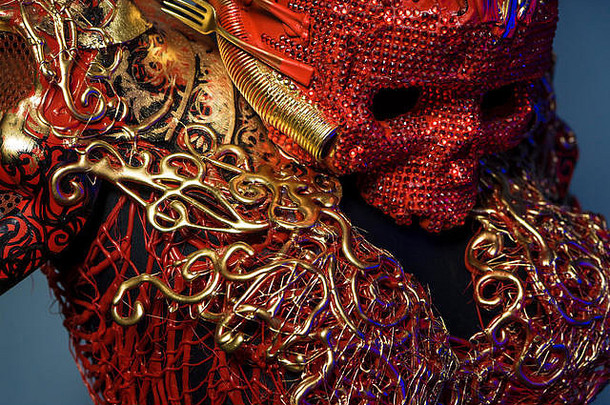 万圣节红色的头骨闪亮的石头黑暗哥特手工制作的衣服设计轮廓头骨躯干肩膀