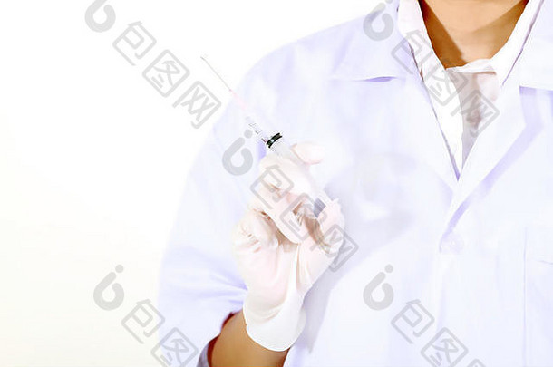 医生手持医用注射器和带针头的医用塑料接种设备。护士或医生。液体药物或麻醉剂。保健