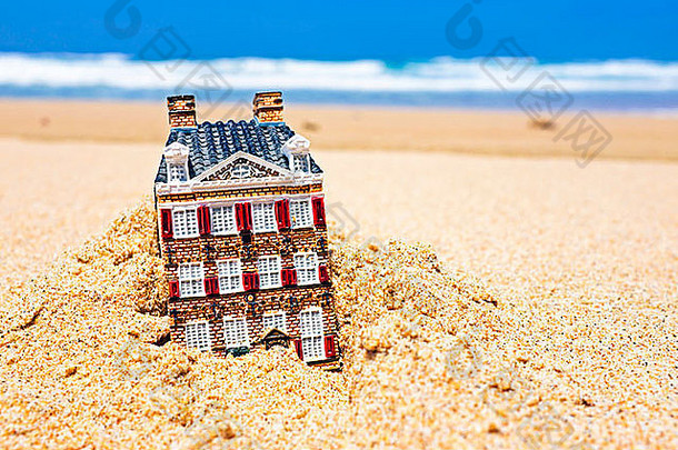 房子消失沙子概念真正的房地产危机时间