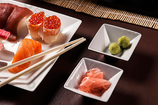 变异新鲜的美味的寿司食物