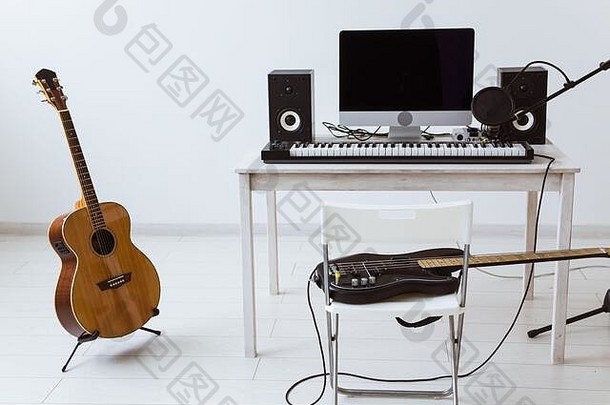 合成器键盘数字记录吉他首页音乐记录工作室概念休闲爱好概念