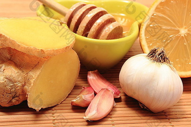 大蒜、柠檬、生姜和蜂蜜，新鲜健康食品，健康营养和增强免疫力的概念