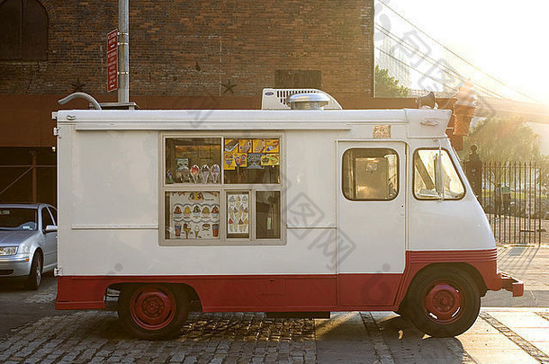 冰奶油卡车城市公园夏天下午