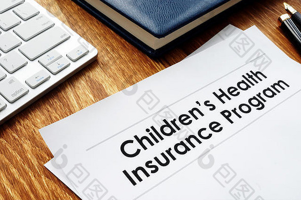 儿童健康保险程序芯片文档桌子上