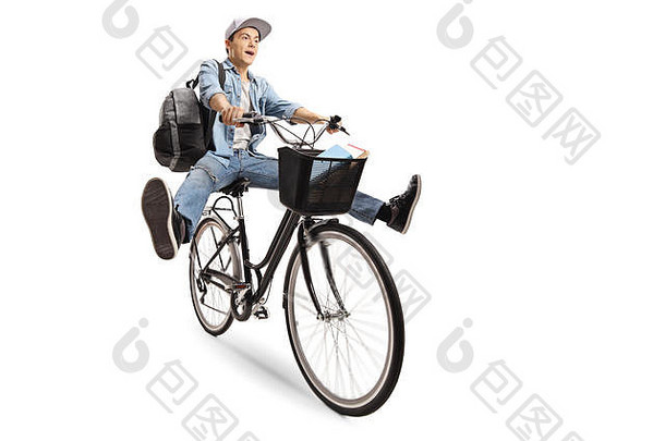快乐的十几岁的男孩背包骑自行车孤立的白色背景