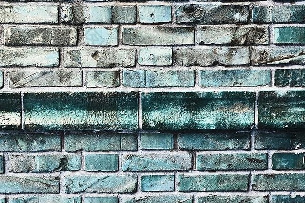 高分辨率蓝色老化风化砖墙的详细特写视图