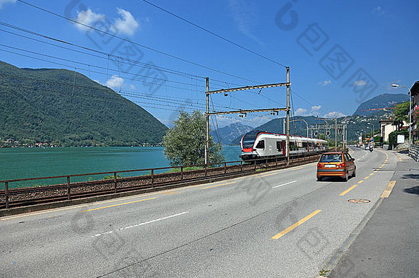 沿Geneve湖的公路和火车，瑞士，欧洲。