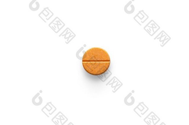 白色背景上的单一橙色维生素c药丸，带有剪切路径和。维生素C具有抗氧化作用，可以<strong>预防感冒</strong>和冠状病毒