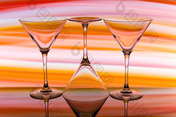 一排三个鸡尾酒/马提尼酒杯，杯后有彩虹般的五彩光画