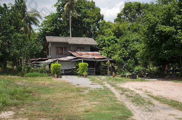 房子损坏的花园农村亚拉省南部泰国