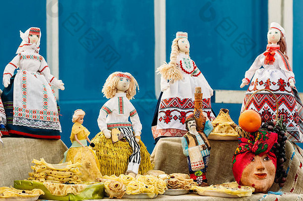 白俄罗斯国家布娃娃。民间艺术与纪念品