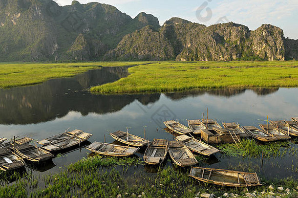 越南北部宁平省万朗自然保护区的划艇