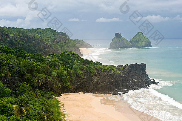 Dois Irmãos（两兄弟岛）和康塞科海滩，费尔南多·德诺罗尼亚国家海洋保护区，巴西伯南布哥