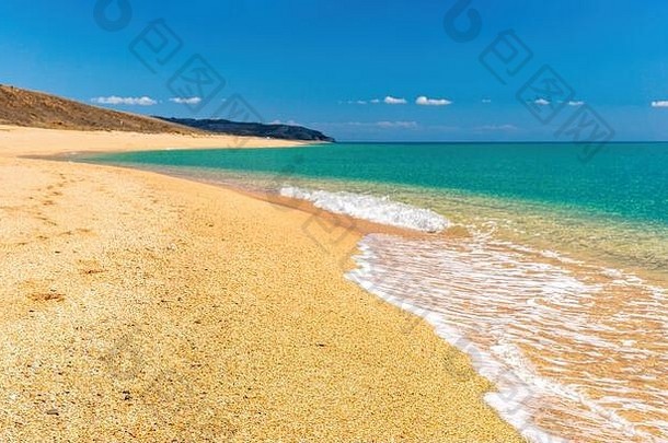空废弃的金海滩壳牌沙子水晶清晰的Azure海模糊<strong>背景</strong>文本概念旅行理想的的地方夏天