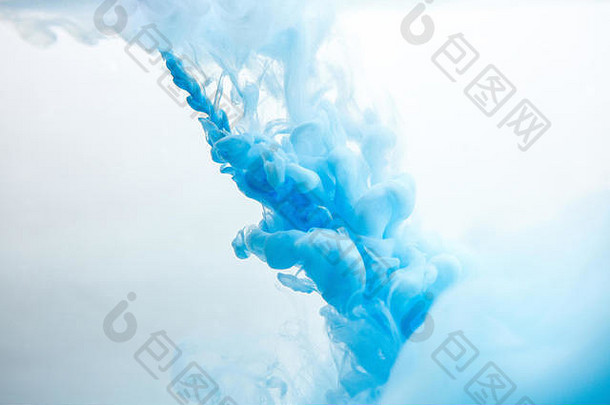 摘要流动液体蓝色的墨水水白色背景烟云重力