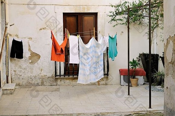 洗衣干燥院子里能登西西里意大利