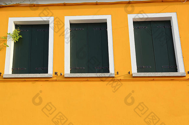细节房子画黄色的墙关闭窗户
