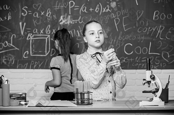自然科学教育实验学校类生物学化学教训观察化学反应化学反应令人兴奋的理论女孩工作化学实验