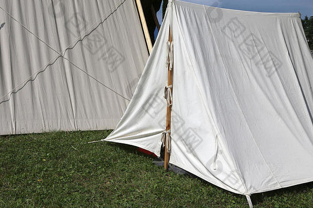 白色帐篷童子军营