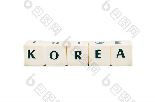 白色背景上的韩国白色立方体文本
