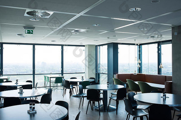 内部明亮的艾里现代餐厅办公室建筑阿姆斯特丹荷兰