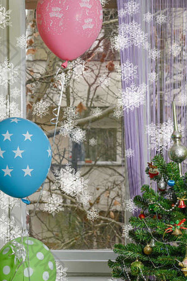 冬天生日快乐!部分漂亮的装饰圣诞节树气球