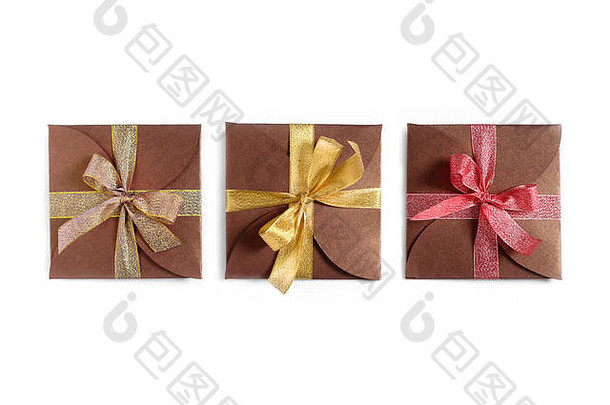 圣诞节礼物包装棕色（的）纸弓前视图孤立的白色背景