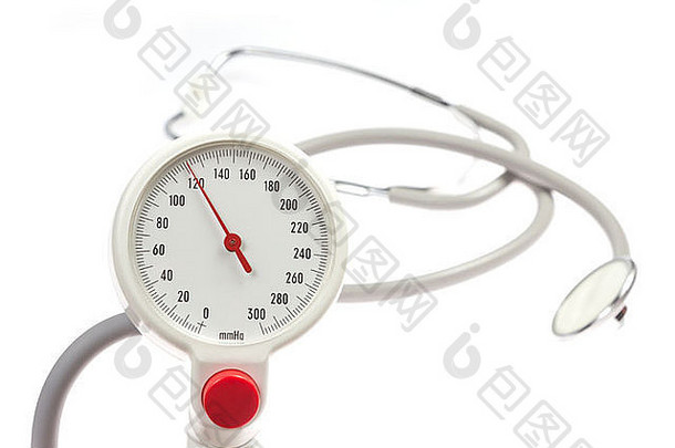 血压袖带的压力计，背景为听诊器，背景为白色