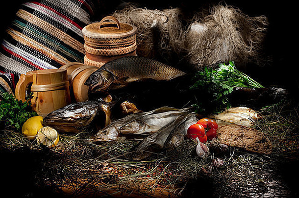 静物画农产品俄罗斯传统液体面包蔬菜植物餐具木材干草熏鱼餐具