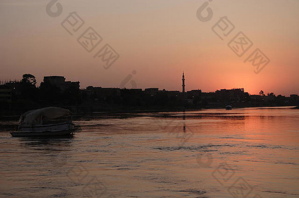 尼罗河上的日落