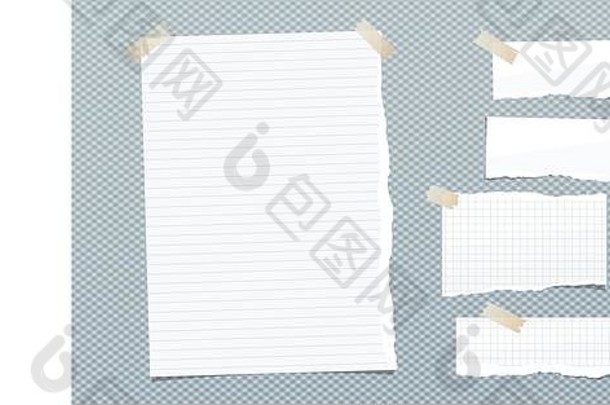 撕破的白色线条和方形便笺，笔记本纸，蓝色背景上贴着棕色胶带。
