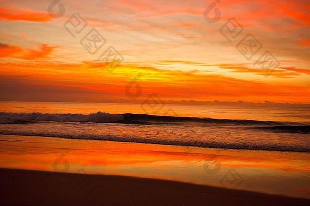 冲浪者天堂日出，澳大利亚。