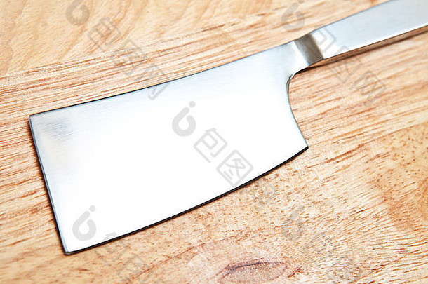 木制切菜板上的<strong>不锈钢</strong>厨房切菜刀