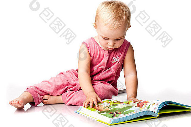 美丽的婴儿女孩说谎阅读书