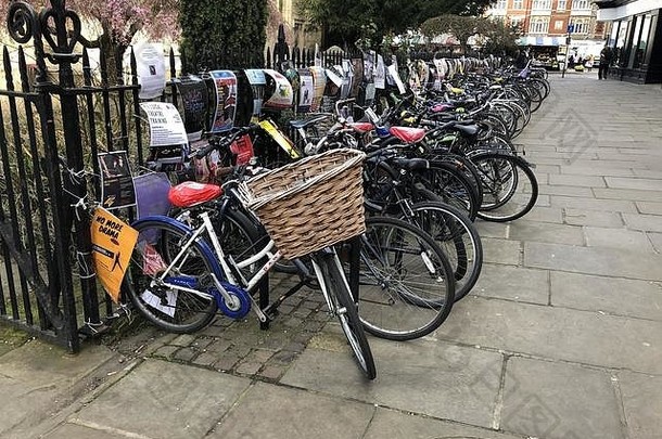 剑桥的自行车。