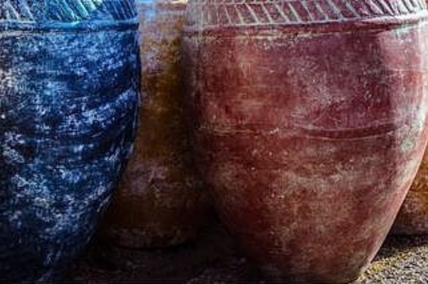 全景格式关闭原始的风格粘土锅各种各样的滑<strong>冰洗</strong>颜色手工制作的设计沙漠环境