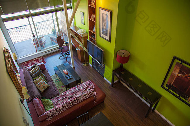 室内设计理念舒适客厅绿墙顶视图