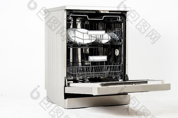 现代欧洲独立洗碗机机孤立的白色<strong>背景</strong>