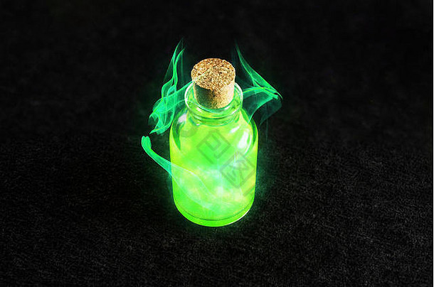 生动的绿色神奇的液体概念游戏权力药水疗愈哪里药水充满活力的液体魔法拼写孤立的黑暗后台支持