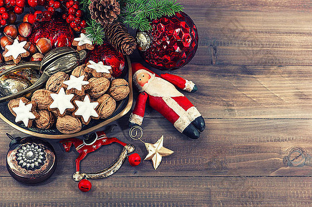 圣诞节<strong>饼干</strong>核桃古董装饰木背景复古的风格健美的图片