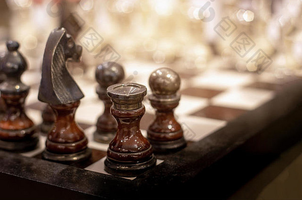 古老的经典木牌棋类游戏，处于战略地位。战略体育游戏。