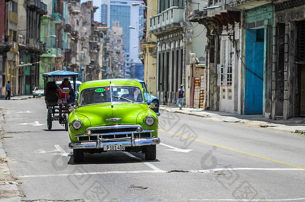 绿色车古巴哈瓦那
