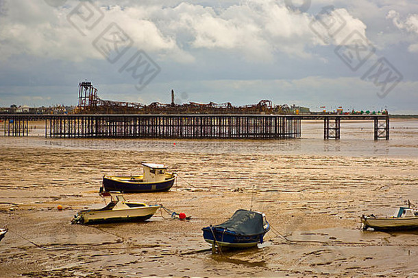 英国萨默塞特威斯顿<strong>超级玛丽</strong>大码头。拍摄于2008年火灾后